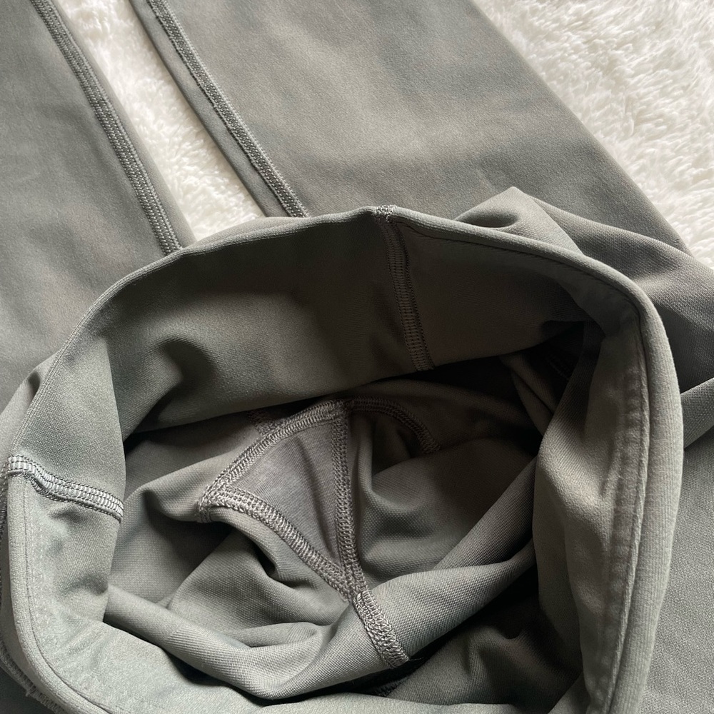 Lululemon Athletica Detailed Leggings - Picture 3 of 10